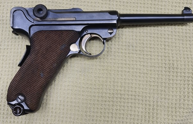 Parabellum 06 DWM mit Wappenschild